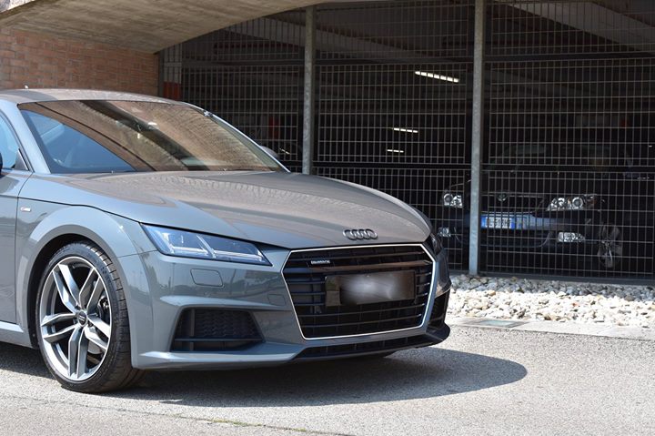 Un bellissimo detailing su un Audi TT di colore grigio nano grau..Lucidatura all…