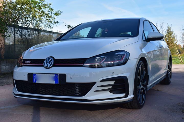 #Volkswagen  #golf  #gti per un soft detailing! Lavaggio esterno con decontamin…