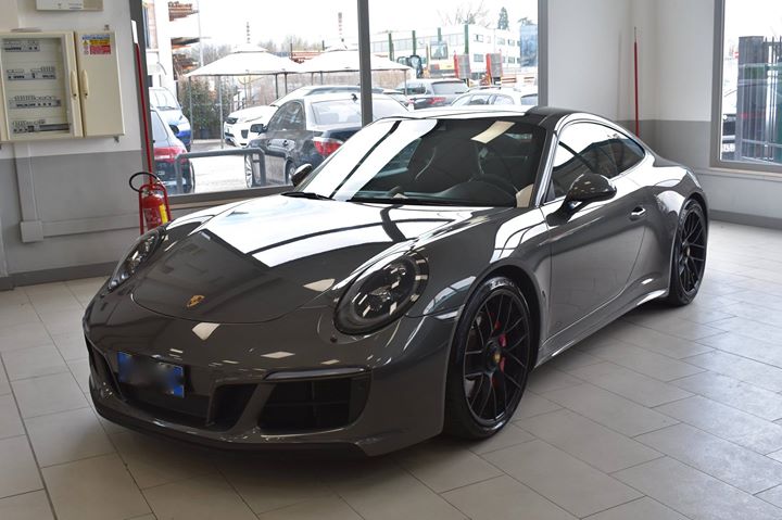 Un lavoro di correzione dei difetti su questa fantastica  #Porsche  #911gts  
L’…