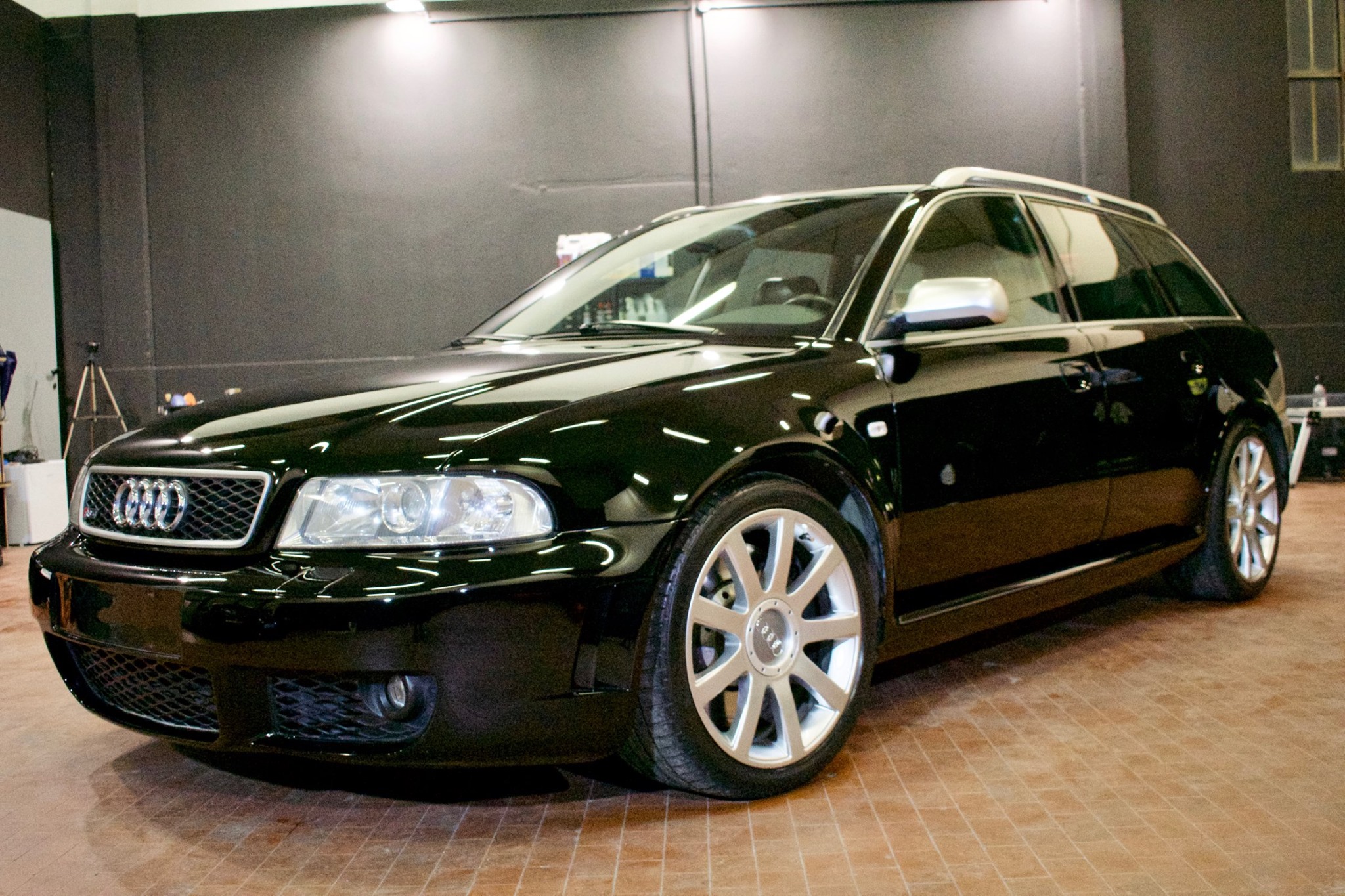 Un sogno..si tratta di uno degli esemplari di #Audi #RS4 #B5 ancora in circolazi…